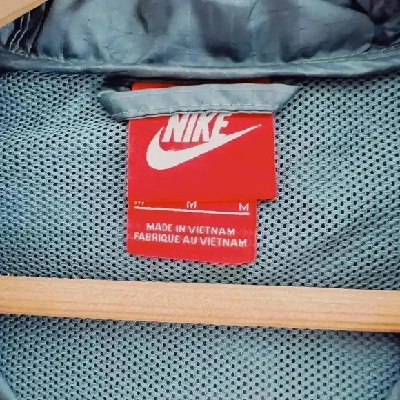 Nike Grey Women's Windbreaker Running Jacket Athletic Athleisure Workout Size M - Picture 6 of 7